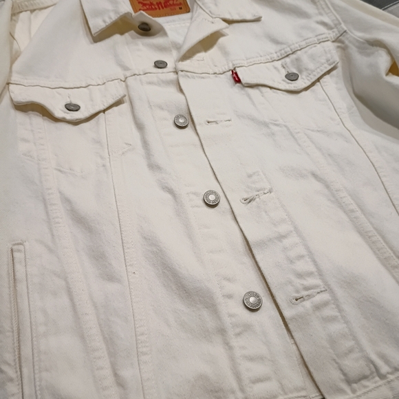 Levi's Women's White Denim Jean Jacket - Picture 4 of 8